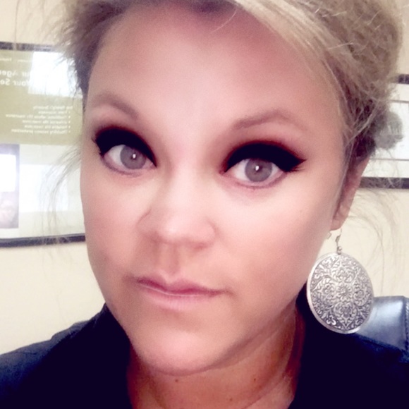 Meet your Posher, Jessica - Picture 1 of 1